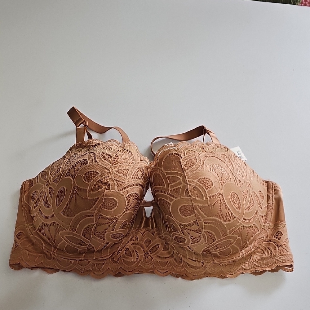 Lace Underwire Bra in Tan